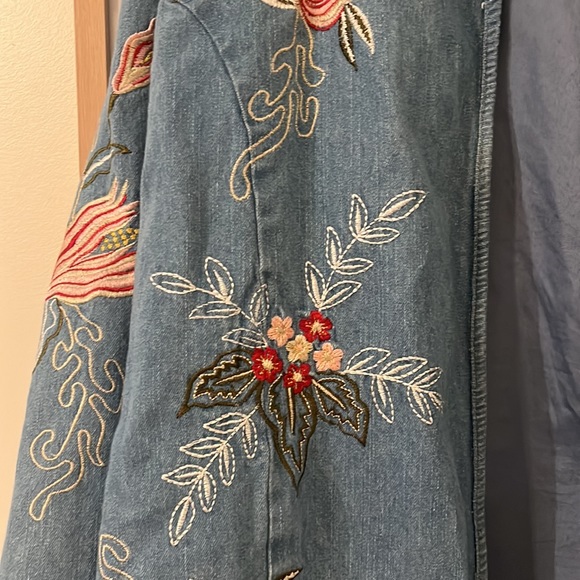 Embroidered vintage jean jacket - Picture 2 of 5